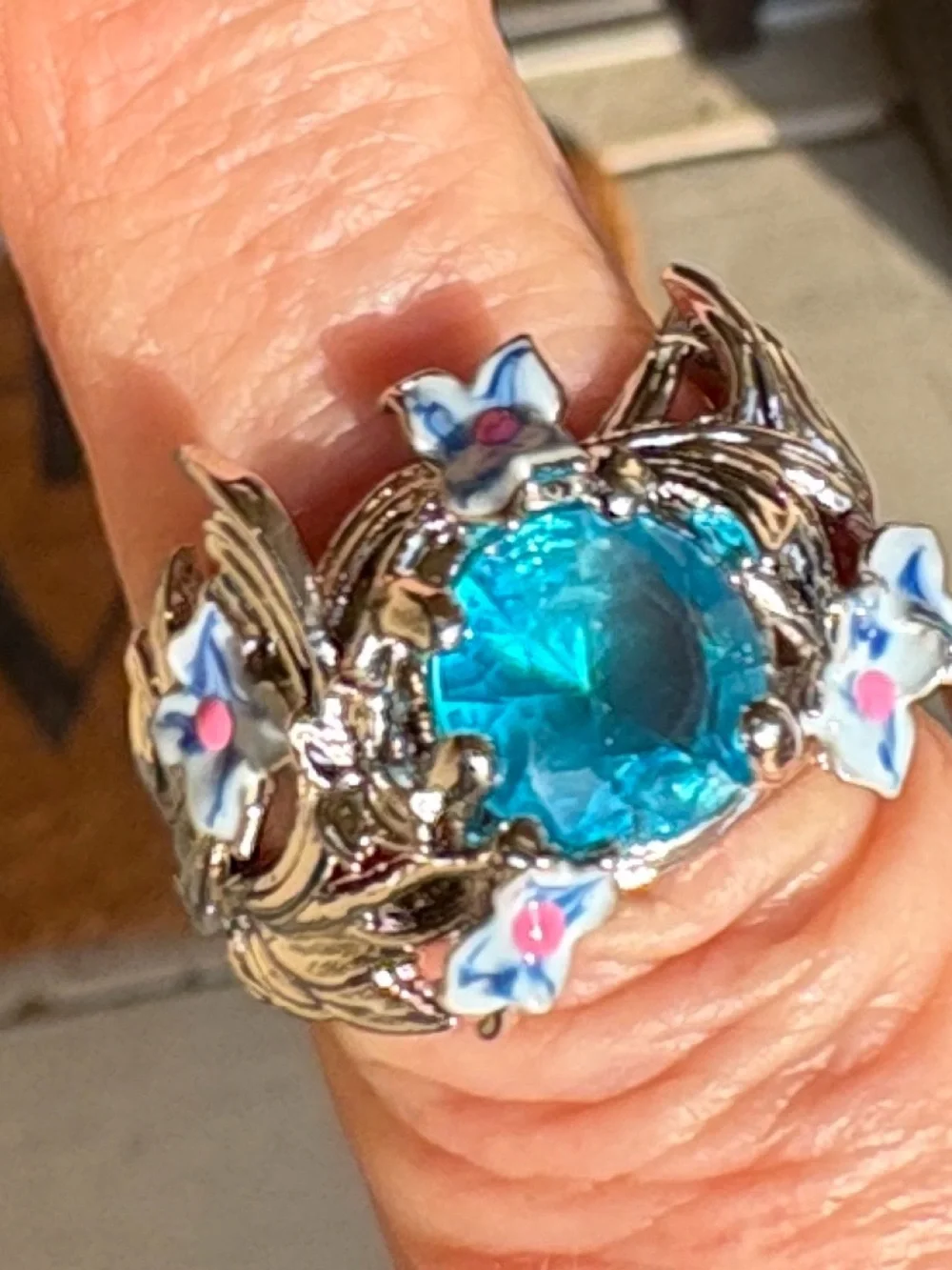 Elegant Silver and Blue Floral Ring‎